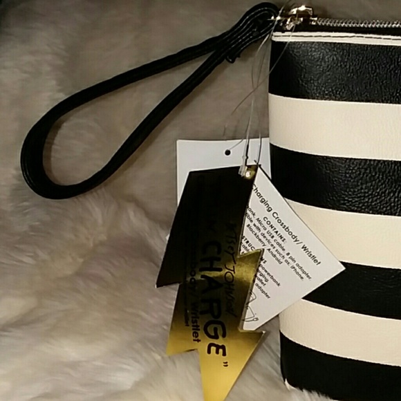 NWT Limited Betsey Johnson Charging Crossbody Wris - Picture 4 of 8